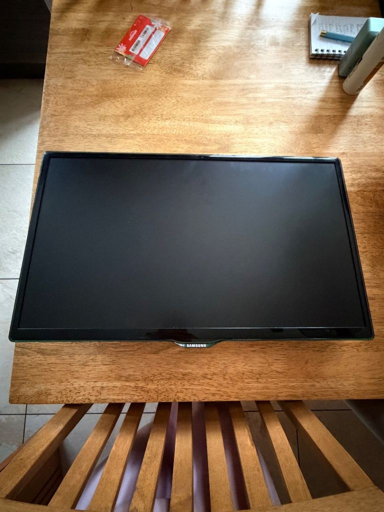 Samsung Black TV/Monitor – Good Condition, Fully Working