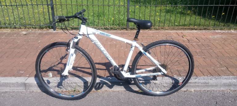 Raleigh Misceo Hybrid Mountain Bike - White, Good Condition