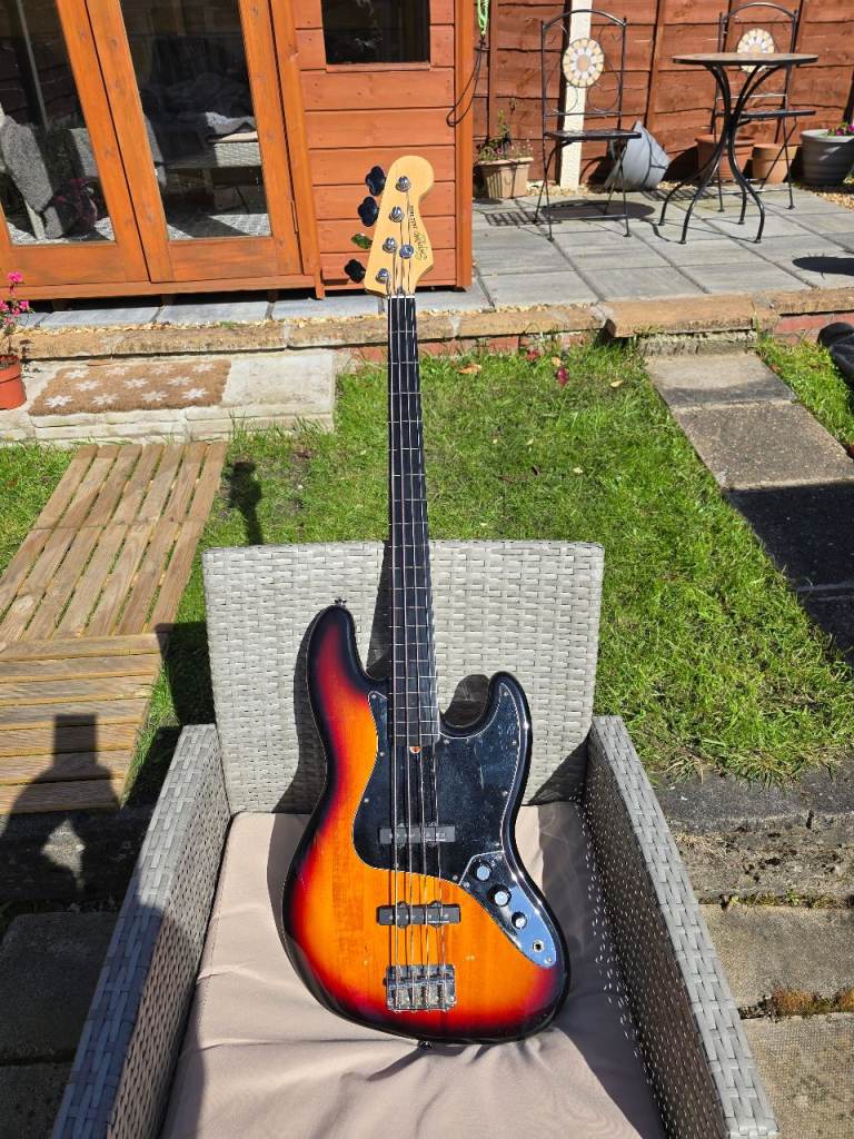 Squier fretless jazz bass 