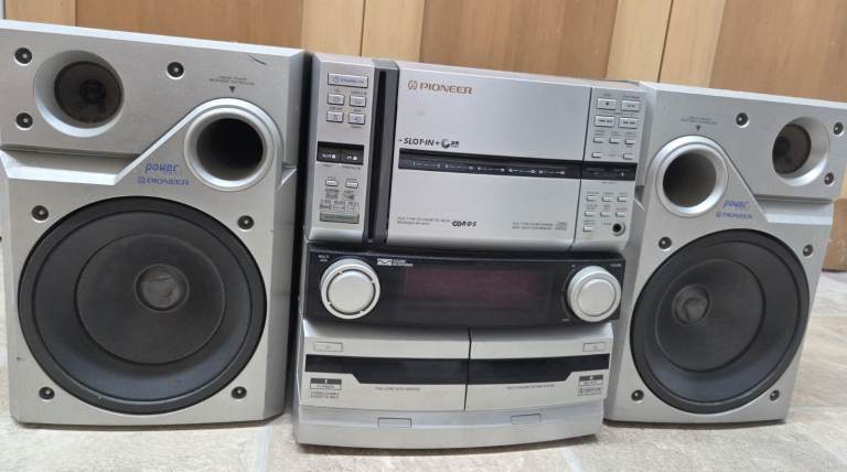 Pioneer XR-A700 Stereo System with CD, Cassette, and Radio