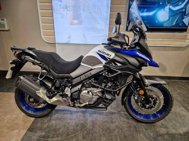 SUZUKI V-STROM 650 XT IN BLUE/WHITE