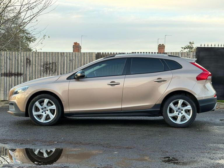 2015 Volvo V40 Cross Country 2.0 D4 Lux Nav Euro 6 (s/s) 5dr HATCHBACK Diesel Manual