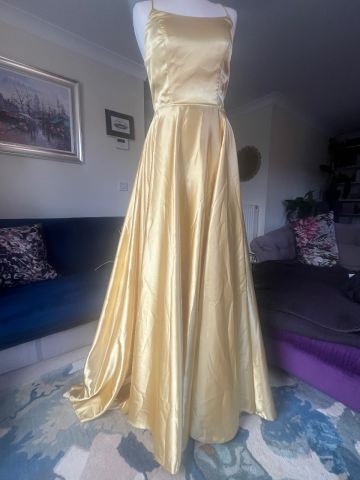 stacees prom dresses 2026 Emerald Sheath Embroidered Dress with Spaghetti Straps Corset Slit style structure for a perfect fit Puffy Blush Grad Dresses Blushing