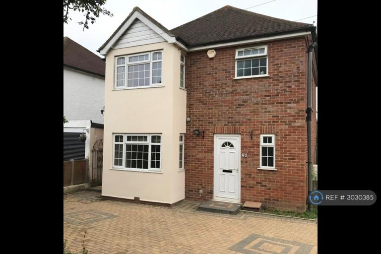 3 bedroom house in Auckland Road, Potters Bar, EN6 (3 bed) (#3030385)