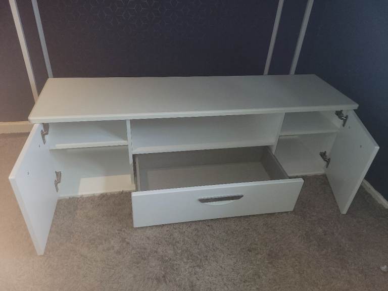 White High Gloss TV Unit - Excellent Condition