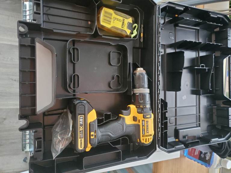 AMMENDED. DeWalt DCD785N XR, 18v Combi Drill + Accessories - Body Only. Used. Excellent condition.