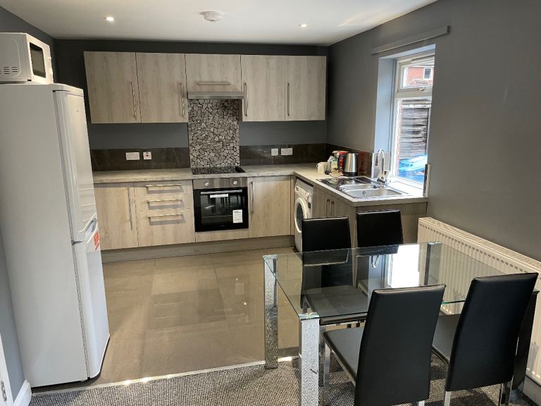 4 bed 2 bathroom for rent £460 PER WEEK!