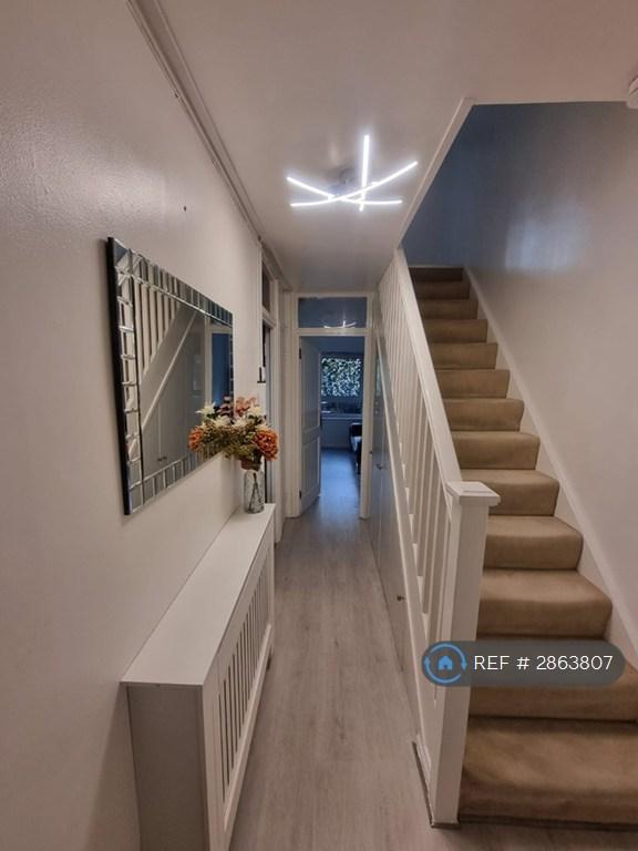 3 bedroom flat in Bartholomew Street, London, SE1 (3 bed) (#2863807)
