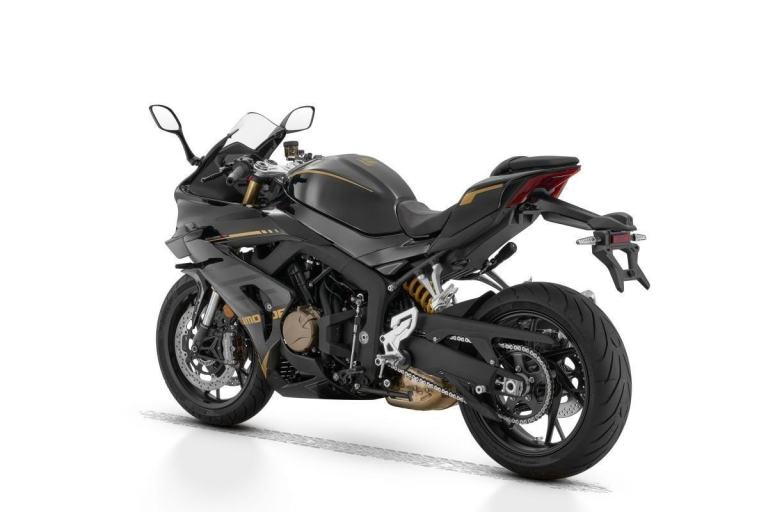 QJMotor SRK 800 RR 2026