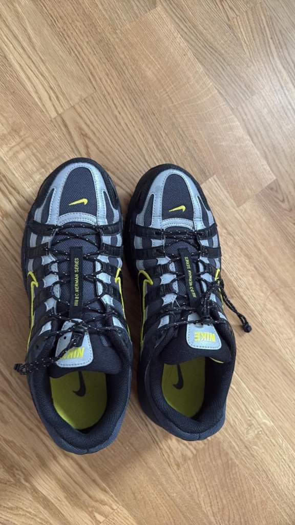 Nike Trainers - Black and Yellow, As Good As New