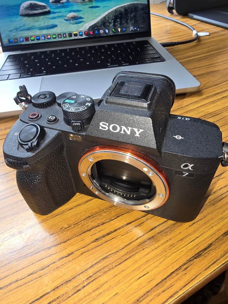 **FOR SALE MY SONY A7IV BODY ONLY includes box**
