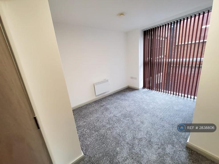 1 bedroom flat in Drake Street, Rochdale, OL16 (1 bed) (#2838806)