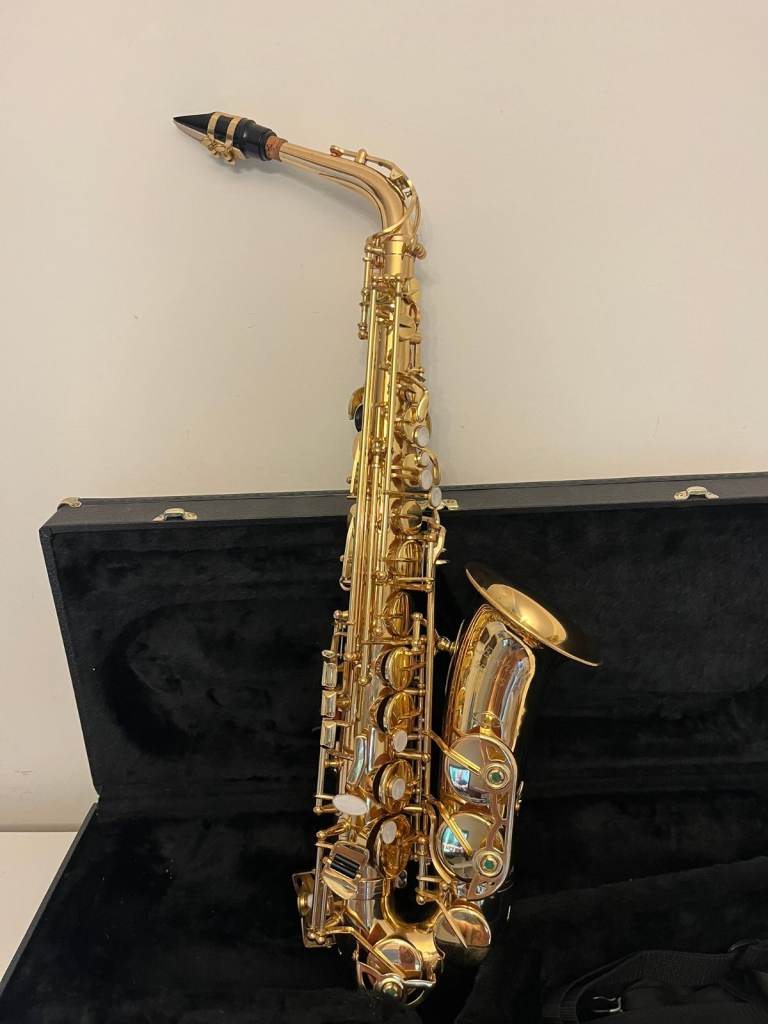 Beautiful Elkhart Series II Brass Alto Saxophone & Hard Case, Mouthpiece, Strap