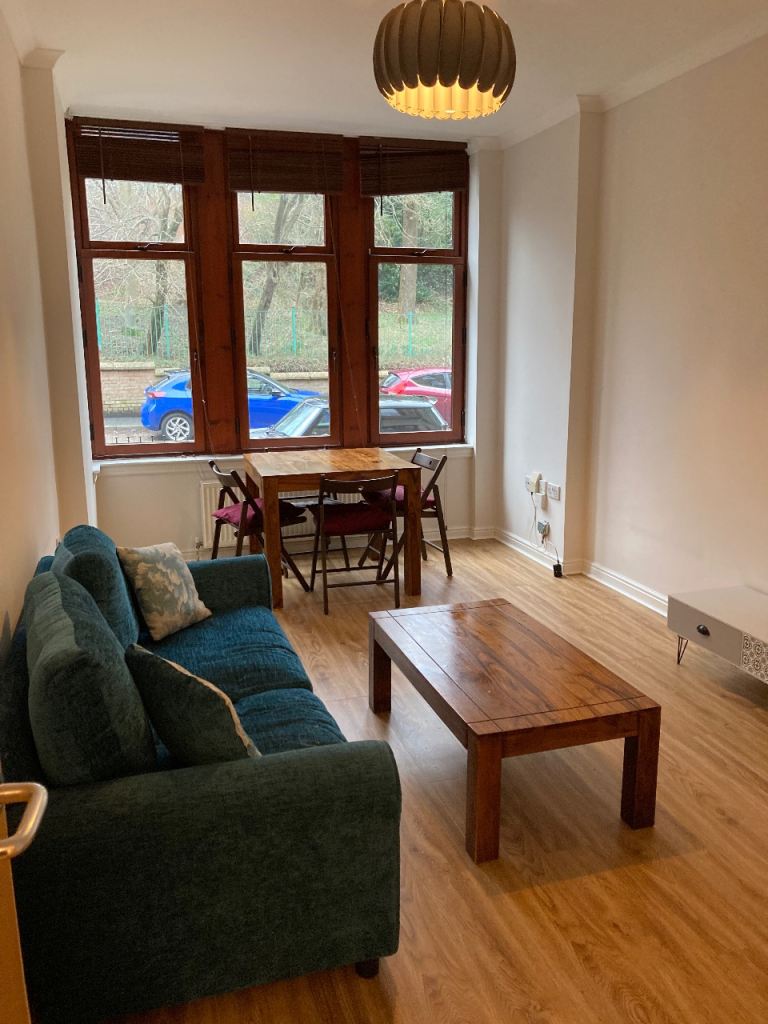 1 large bedroom flat to rent West End  available 10th of August