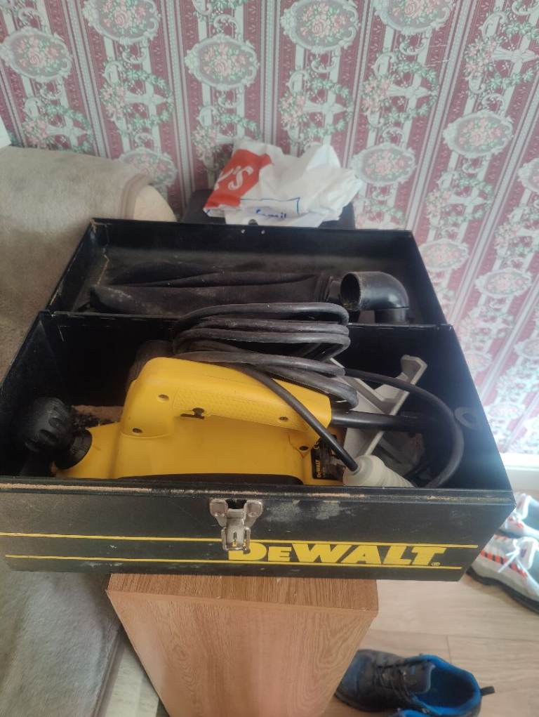 DeWalt 110V planer 