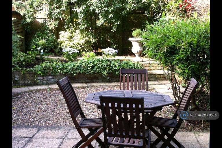 2 bedroom flat in Cavendish Road, London, SW12 (2 bed) (#2877835)