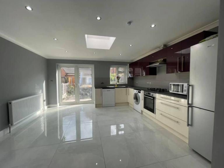 BUILDER#LOFT CONVERSION#EXTENSION#DECORATOR#LAMINATE#TILING#REFURBISHMENT#FLOORING AND MUCH MORE