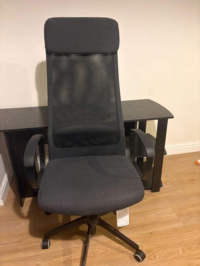 Black Office Chair and Desk Set – Good Condition