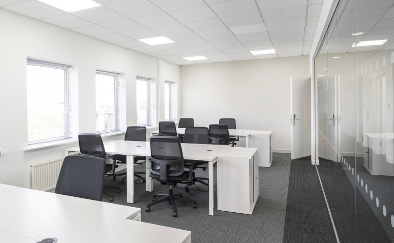 Bristol - BS324QW \ Large Office Space Ideal for Up to 15 Desks