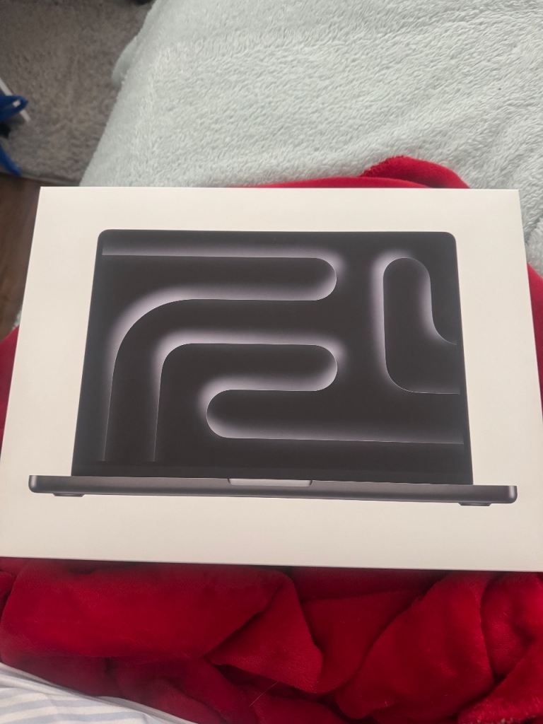 Brand new seal MacBook Pro M5 Chip 14 Inch 24GB Memory 1TB Storage