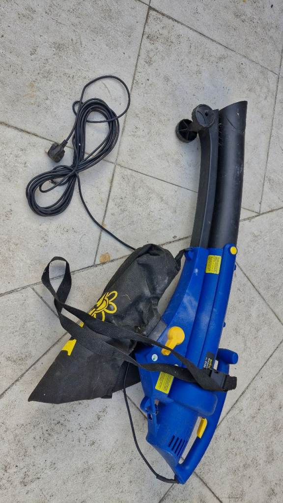 Garden Leaf Blower with bag as good as new