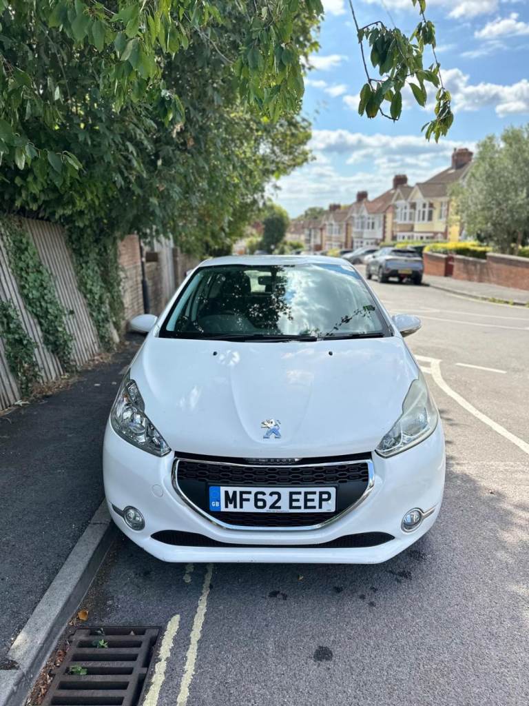 Peugeot, 208, Hatchback, 2012, Manual, 1397 (cc), 5 doors