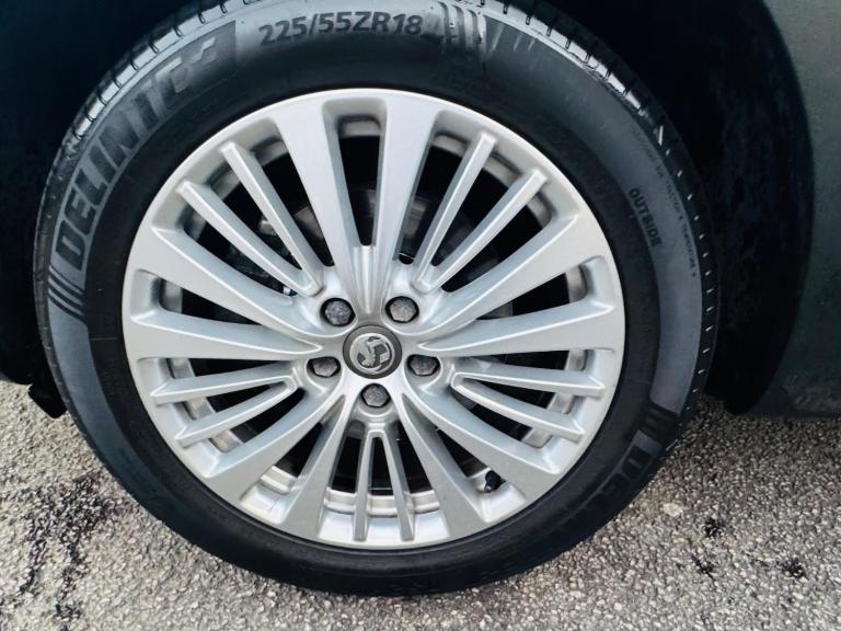 2019 Vauxhall Grandland X 1.5 Turbo D Tech Line Nav 5dr HATCHBACK DIESEL Manual