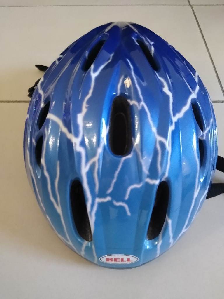 Brand new childs cycling helmet (age 11 to 16)