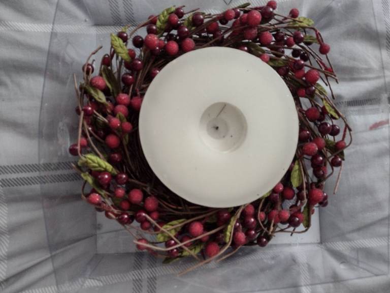 Berry Candle Ring with White Candle – As Good As New