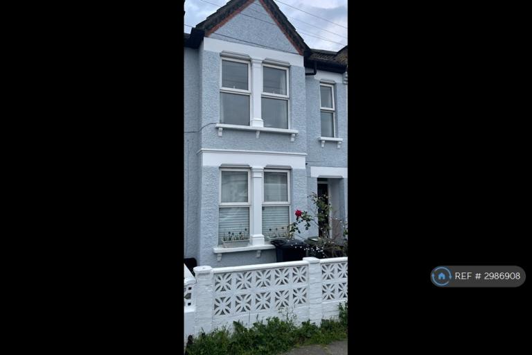 1 bedroom flat in Ground Floor, Catford, London, SE6 (1 bed) (#2986908)