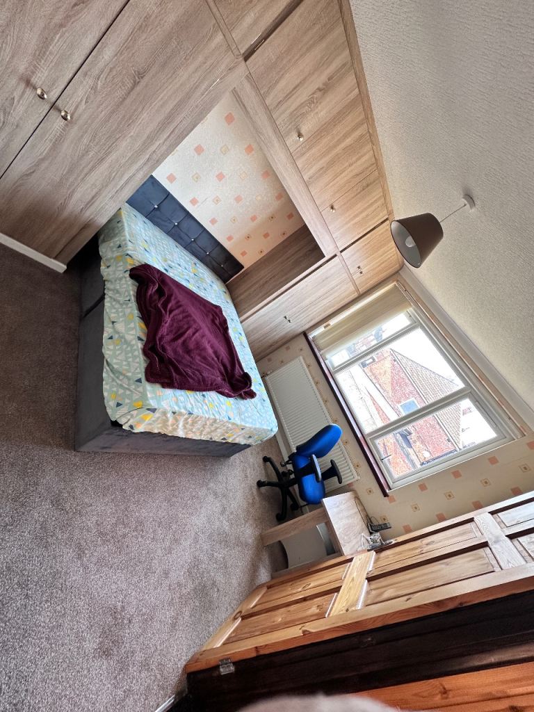 Double room for rent(punjabi preferred) le4  Leicester ￼
