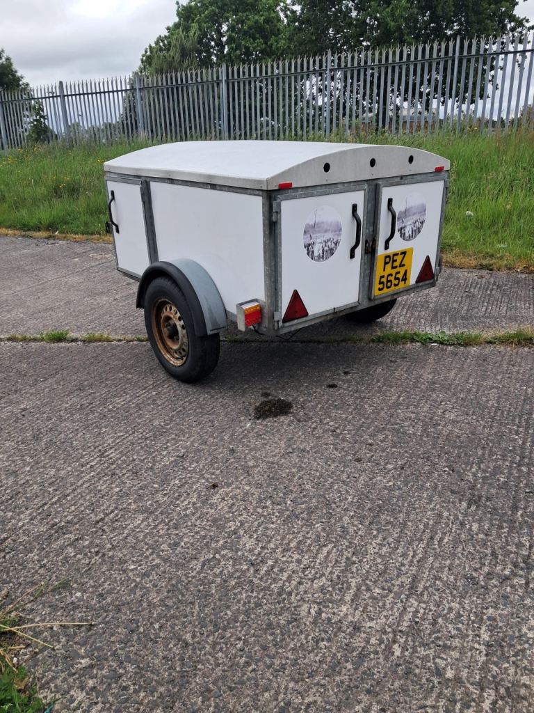 Dog trailer 