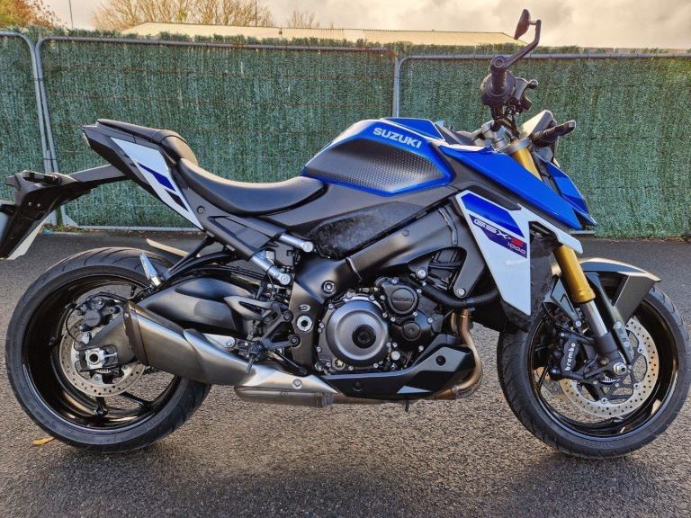 SUZUKI GSX-S 1000 IN BLUE
