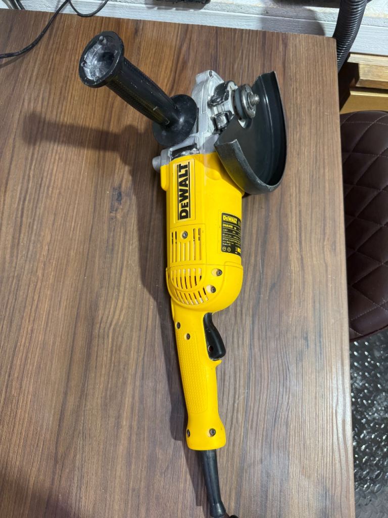 DeWalt Angle Grinder – Good Condition