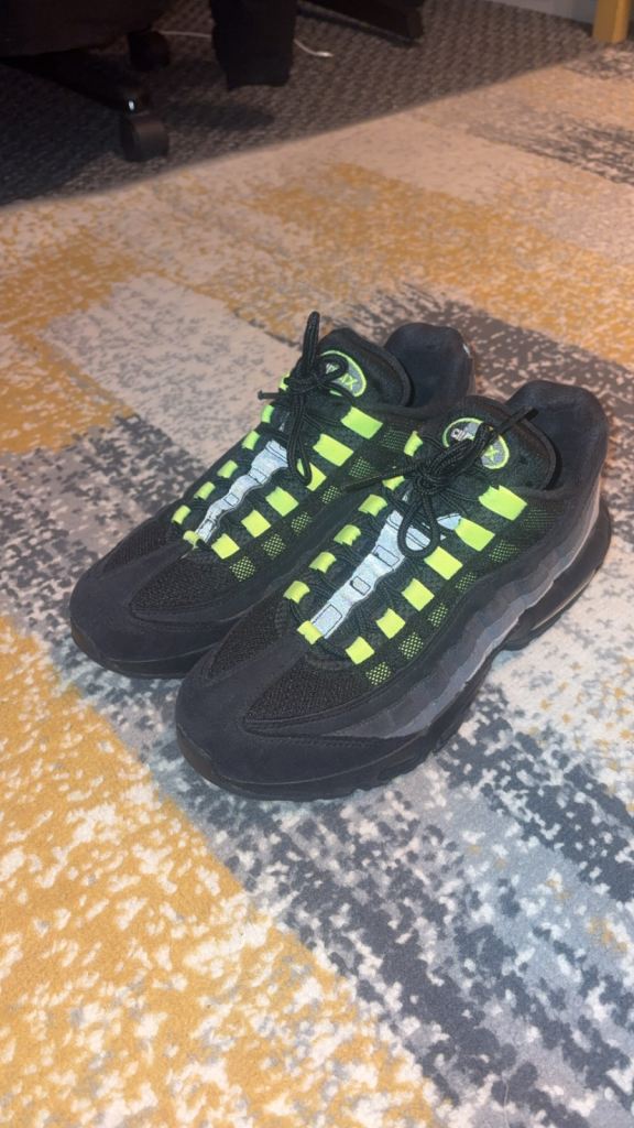 Nike Air Max 95 Trainers - Black and Neon Yellow