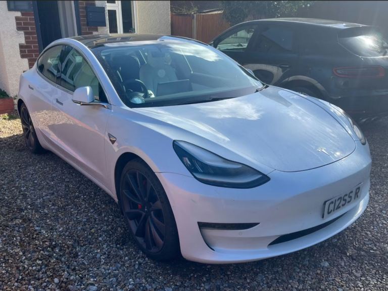 Tesla Model 3 Performance - white leather 