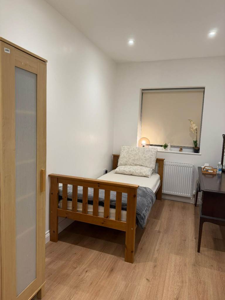 Single Room for Rent (full-time workers only)