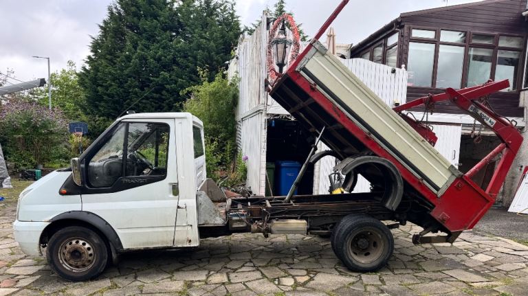 Ford TRANSIT 350 2402 (cc) Tipper with mini skip lifting equipment 