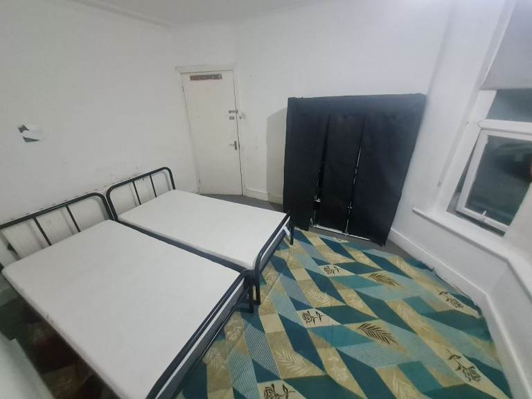 Master double bedroom to rent Including bills