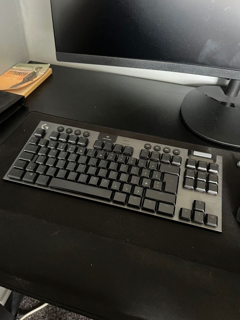 Logitech G915 TKL Wireless Mechanical Gaming Keyboard – Black, Good Condition