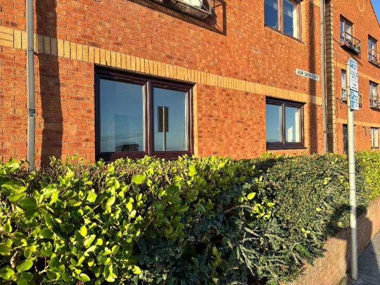 Modern Ground Floor 3-Bedroom Flat with Stunning Sea Views