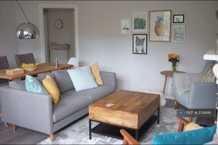 2 bedroom flat in Heath Park Court, Romford, RM2 (2 bed) (#2741816)