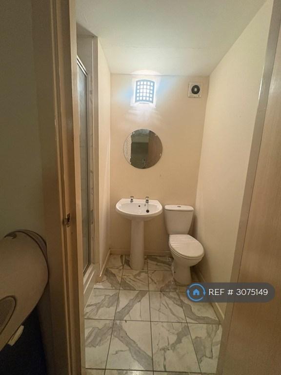 2 bedroom flat in New Hall Lane, Preston, PR1 (2 bed) (#3075149)