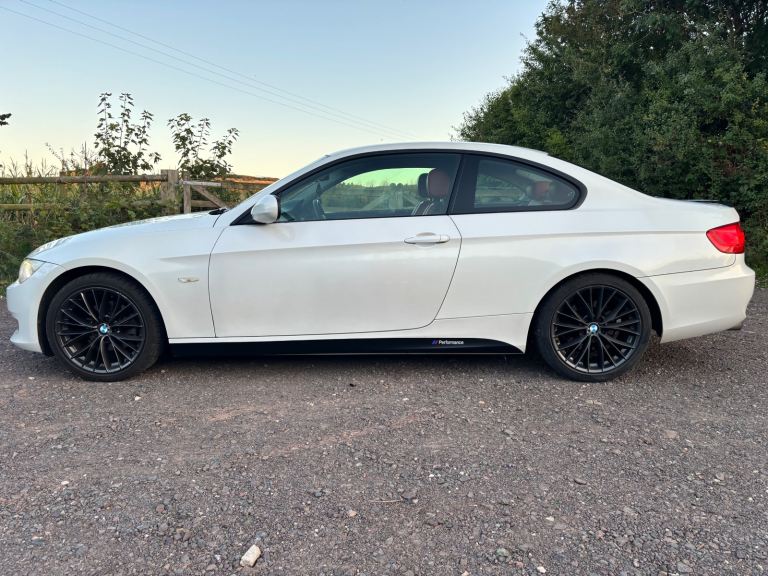 BMW, 320i coupe sport automatic 