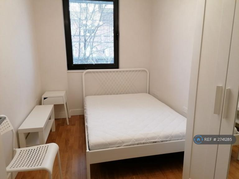 1 bedroom in Carshalton Rd, London, SM1 (#2741285)