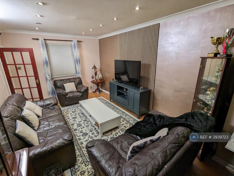 3 bedroom house in North Avenue, London, UB1 (3 bed) (#2939723)