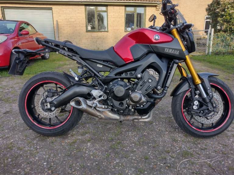 YAMAHA MT-09 2016 16 REG 26000 MILES RED USED MOTORCYCLE 847CC. 2 KEYS. VVGC.