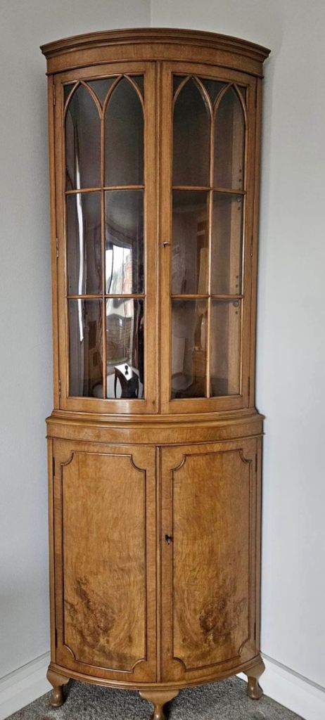 Corner cabinet 🤎
