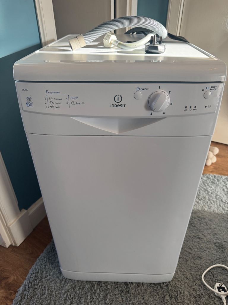 Indesit IDS 105 Slimline Dishwasher - White