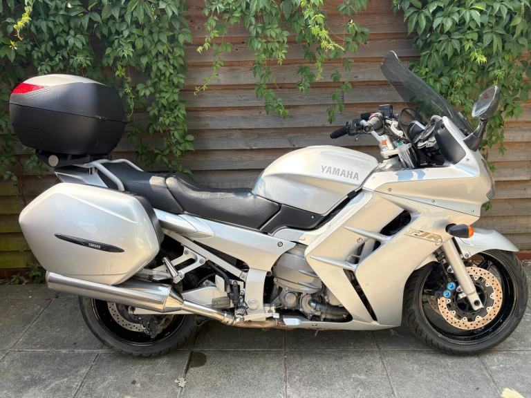 2001 / Y Yamaha FJR1300 £2250 Silver 31545 miles.